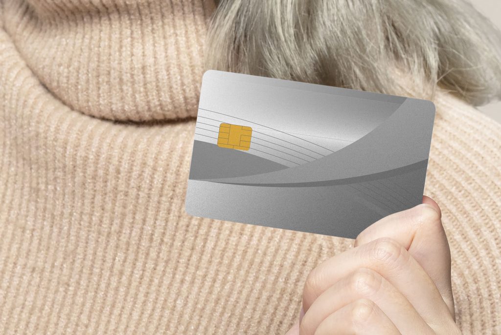 woman showing credit card (1)